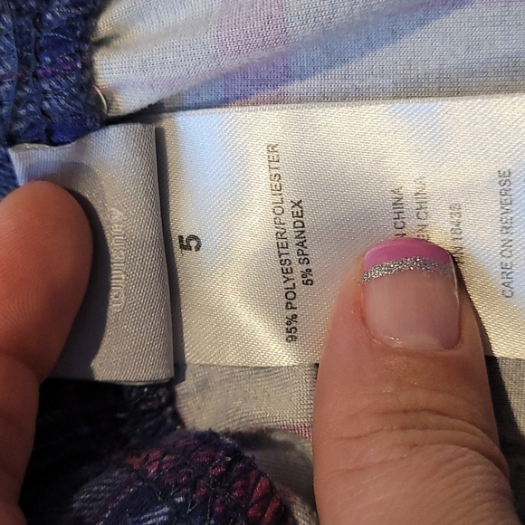 2 Pairs of Girls Size 5 and 5T Leggings.  Old Navy Buffalo 5T /Disney Frozen 2 - Picture 10 of 10